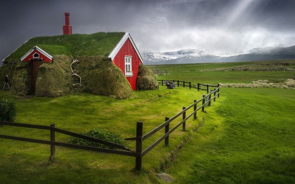 Неймовірно красива природа Ісландії: ідея для відпочинку. Під час подорожі по Крижаній країні, вас здивують національні парки, вулкани і льодовики, водоспади і фіорди.