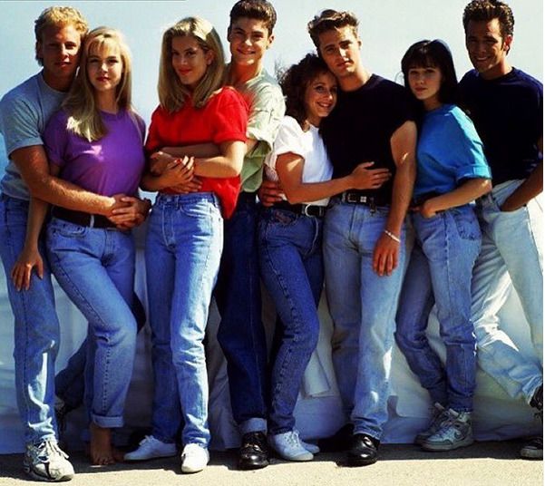 Серіал "Беверлі-Хіллз, 90210" повертається на екрани майже через 20 років потому з тим же акторським складом. Новина про повернення Бренди, Келлі, Ділана, Брендона і Донни буквально підірвала Мережу.