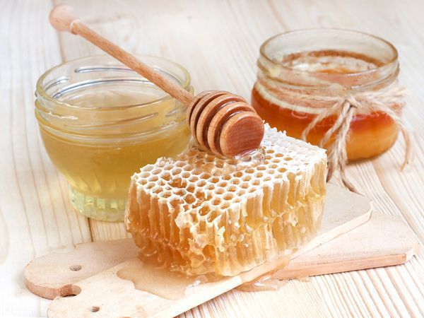 При підвищенні температури, мед стає справжньою отрутою для живого організму. Мало хто знає, але мед ні в якому разі не можна нагрівати або варити.