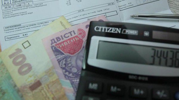 Українці будуть платити абонплату і штраф за прострочення комунальних платежів. Новий закон про ЖКГ вводить пеню та дозволяє абонплату.