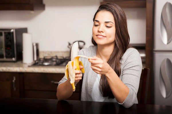 13 корисних та незвичайних застосувань банана. Ви любите банани? Так-так, вони калорійні, але користі від них куди більше. І сьогодні ми доведемо, що іноді банан – це не просто фрукт.