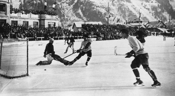25 грудня - відбувся перший хокейний матч. Перший у світі матч відбувся навесні 1875 року в Монреалі.