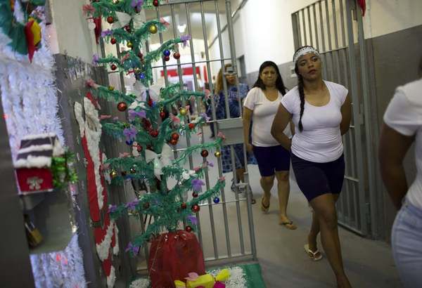 Різдво в жіночій в'язниці Ріо-де-Жанейро: з розмахом і колоритом!. Виявляється, Різдво відзначають навіть у тюрмах!