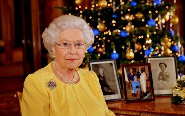 Що Королівська родина їсть на Різдво — відповідає шеф кухар. Королівській родині подобається один і той же Різдвяний обід, рік за роком, за словами колишнього шеф-кухаря Королеви Дарена Макгреді. Ось що в меню.