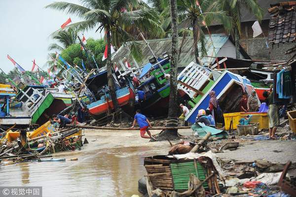 Цунамі в Індонезії: кількість загиблих продовжує зростати - понад 429 осіб. Майже 12 тисяч людей залишилися без даху над головою.