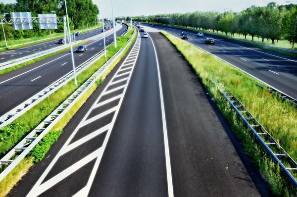 Омелян розповів, коли в Україні розпочнеться будівництво платних доріг. Міністр інфраструктури України розраховує, що в наступному році почнеться будівництво платних доріг.