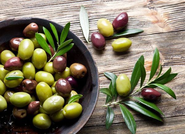 оливки: склад, калорійність, застосування в кулінарії. корисні властивості оливок