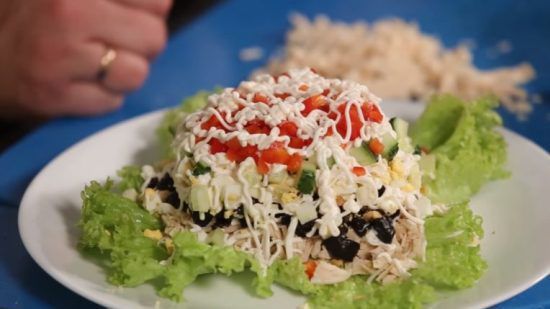 Святкові салати з чорносливом: декілька цікавих ідей. Пропонуємо вашій увазі декілька найцікавіших рецептів салатів з участю чорносливу — ефектних і, звичайно ж, дуже смачних!