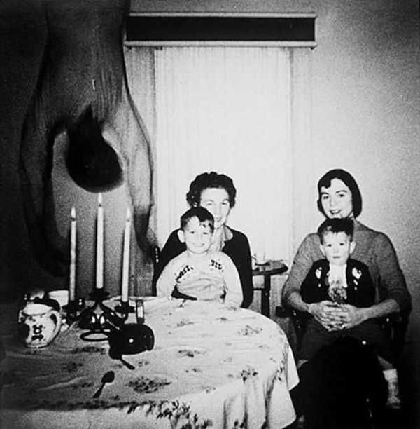 Добірка паранормальних фотографій, яким так і не знайшлося розумне пояснення. А ви вірите в привидів?