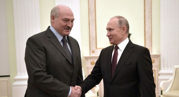 Чи оголосить Лукашенко про вступ Білорусі до складу Росії. Останні заяви Лукашенка і Путіна про взаємну інтеграцію Росії та Білорусі змусили говорити про те, що дві країни скоро об'єднаються.