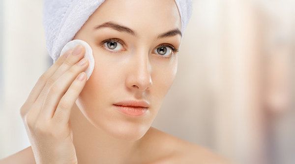 Корисні поради: як правильно очищати шкіру обличчя. Якщо ви хочете зберегти молодість і здоров'я шкіри, то необхідно знати певні правила вмивання і точно їх виконувати.