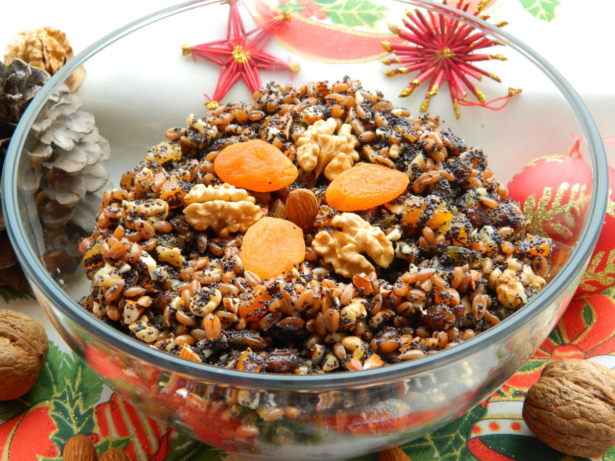 Святвечір-2019: Традиційні рецепти багатої куті. Головне традиційне блюдо на різдвяному столі - це кутя. Каша, яку готують з додаванням маку, горіхів, меду та інших смаколиків.