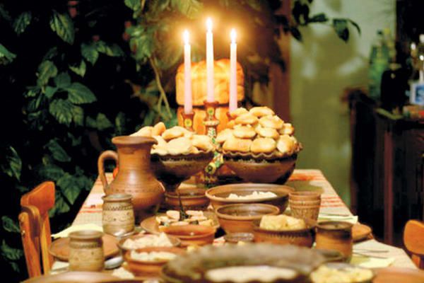 Різдвяний стіл: які 12 страв є традиційними. Розповідаємо, які страви обов'язково повинні бути під час святкового застілля.