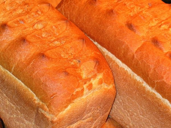 Стало відомо, чи дійсно білий хліб шкідливий для здоров'я. Зазвичай хліб буває пшеничним, житнім, пшенично-житнім.