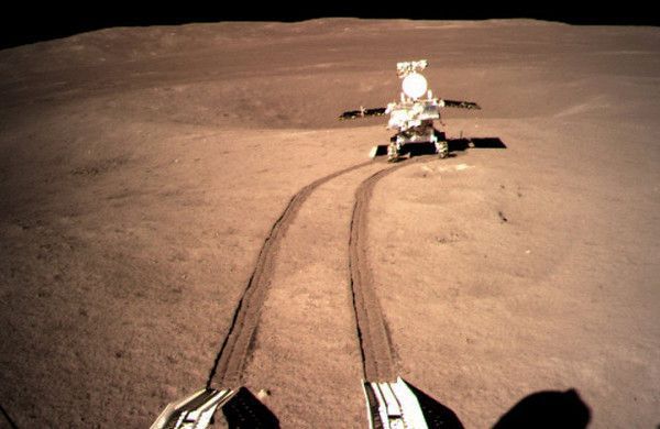 Китайська станція висадила місяцехід на зворотній стороні Місяця. Він став першим ровером, працюючим на зворотній стороні супутника Землі.