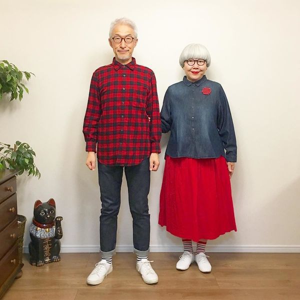 Як 70-літнє подружжя поєднує свій одяг, створюючи єдиний образ. Абсолютна гармонія.