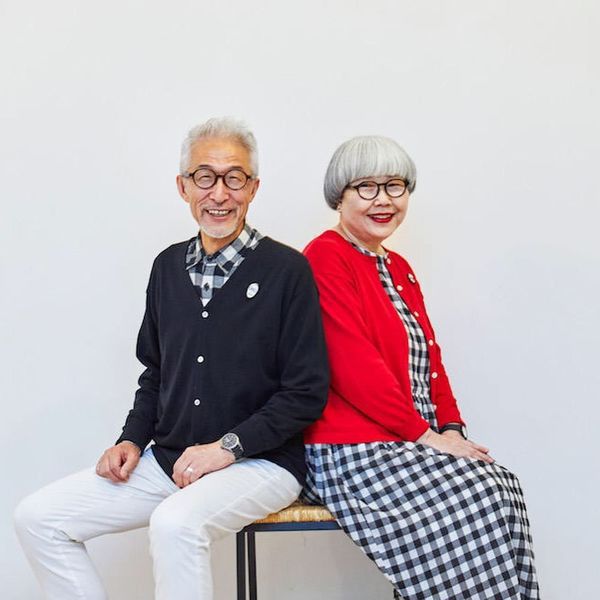 Як 70-літнє подружжя поєднує свій одяг, створюючи єдиний образ. Абсолютна гармонія.