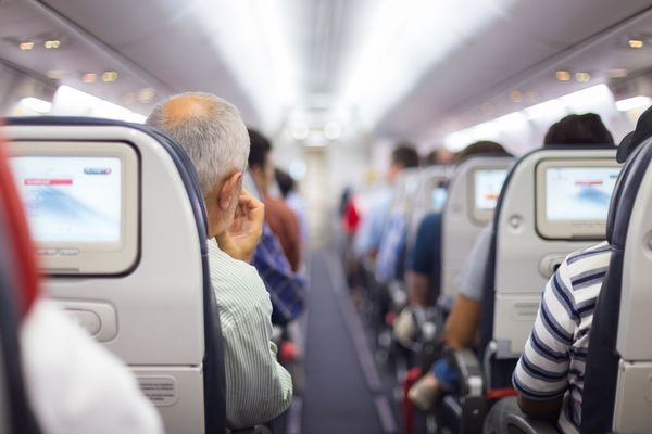 Етикет у літаку: правила поведінки на висоті. Будучи пасажиром літака, дуже важливо дотримуватися правил поведінки на борту.
