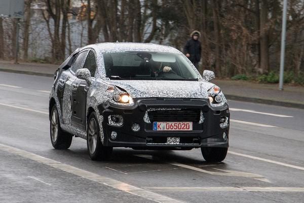 Ford приступила до випробувань новенького кросовера. Новий кросовер буде доступний в трьох комплектаціях: Zetec, Titanium та ST-Line.