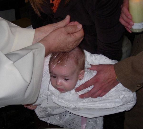 Рекомендації для батьків: найкращий вік і час для хрещення дитини. Провести обряд можна в будь-якому віці. Але важливо, щоб батьки та хрещені були готові до цього кроку.