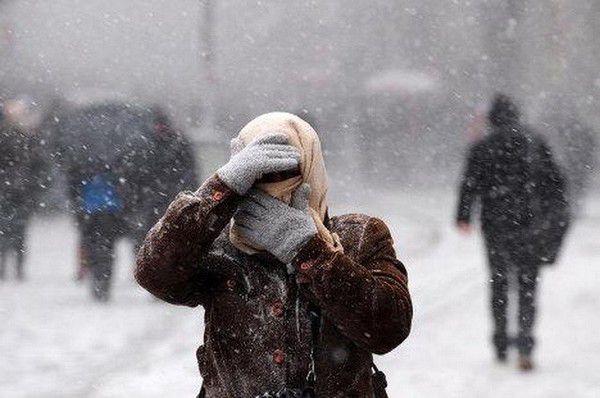 Синоптики прогнозують на 13-14 січня штормове попередження. Ввечері в Україні очікується сильний вітер і хуртовини.