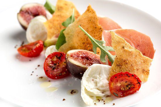 Середземноморська кухня: смачні і прості рецепти салатів. Страви однієї з найкорисніших кухонь світу.