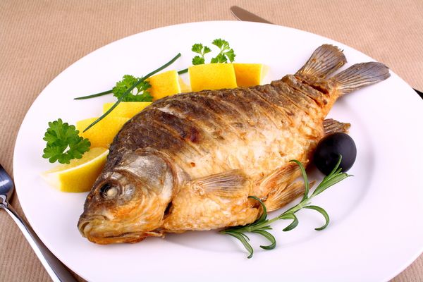 В міру солона, не пригорає, а скориночка хрумтить: як правильно смажити рибу. Смажити рибу на сковороді - ціле мистецтво, щоб вона була смачною, дізнайтеся секрети її приготування.