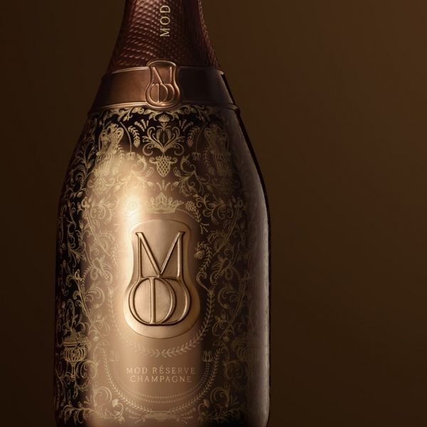 Репер Дрейк випустив серію власного шампанського Mod Selection. Ігристе вино, датоване 1892 роком, раніше ніколи не експортувалося для широкого продажу.