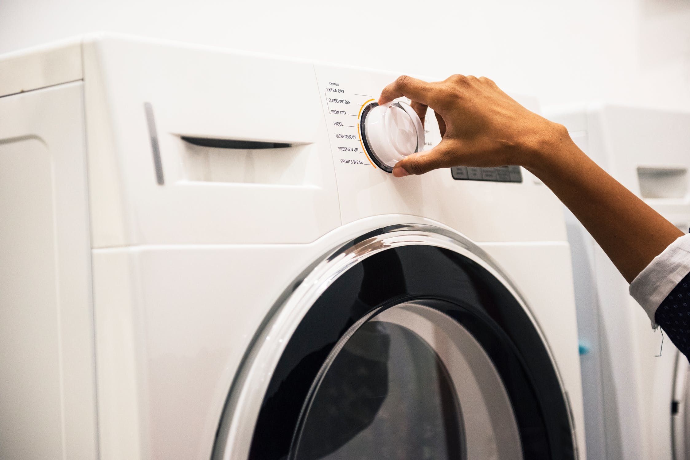 9 помилок, які ми робимо під час прання. Ми склали список загальних помилок під час прання, які знижують довговічність нашого одягу.