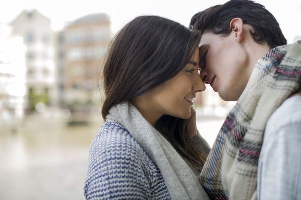 Найдовший поцілунок, французський поцілунок, дивні закони щодо поцілунків, дізнайтесь про це та набагато більше. 