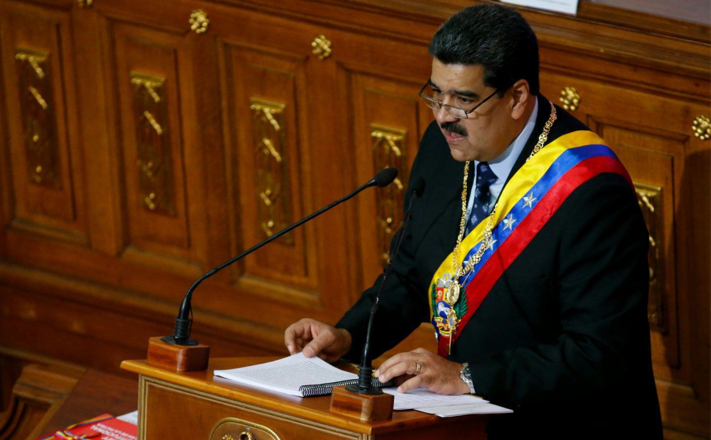 Венесуела почне продавати нафту за криптовалюту. Влада підтримає свою петро і спробує утримати інфляцію.