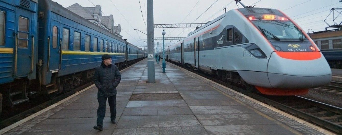Квитки на потяги подорожчають на 20%. УЗ планує підвищити тарифи на перевезення пасажирів два рази в 2019 році.