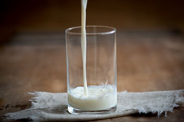 6 міфів про молочні продукти, у які Вам варто припинити вірити. Які з них є корисними, а яких Вам варто уникати.