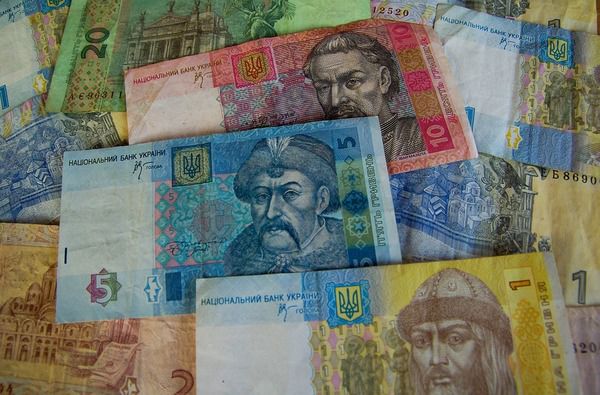 Доля паперових гривень після появи нових монет. Українці зможуть розраховуватися одночасно новими монетами і банкнотами номіналом 1, 2, 5, 10 гривень.