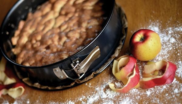 ідеальний солодкий сніданок: простий рецепт яблучного пирога
