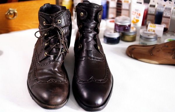 Як доглядати за шкіряним взуттям взимку: корисні поради. Догляд за шкіряним взуттям взимку стає в рази складнішим і без допомоги не обійтися.