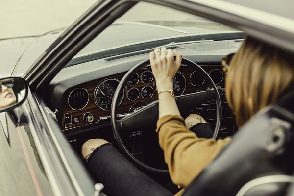 15 речей, які Вам ніколи не варто зберігати в автомобілі