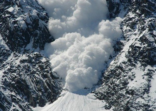 У Швейцарії зійшли дві лавини, є загиблі. Унаслідок сходження двох лавин на південному сході Швейцарії 20 січня загинуло двоє людей.