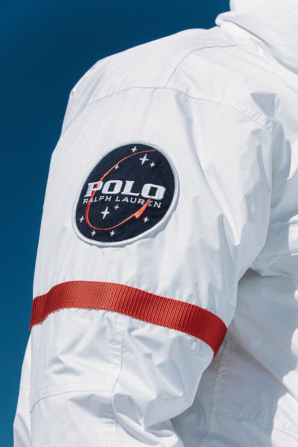Ralph Lauren випустили куртку з підігрівом. Тонкий акумулятор системи, який заряджається, знаходиться у внутрішній кишені куртки.