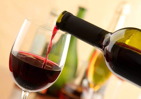 Пояснення вчених: чому від червоного вина болить голова. Ми спробували розібратися, що викликає головні болі після вживання червоного вина і як цього уникнути.