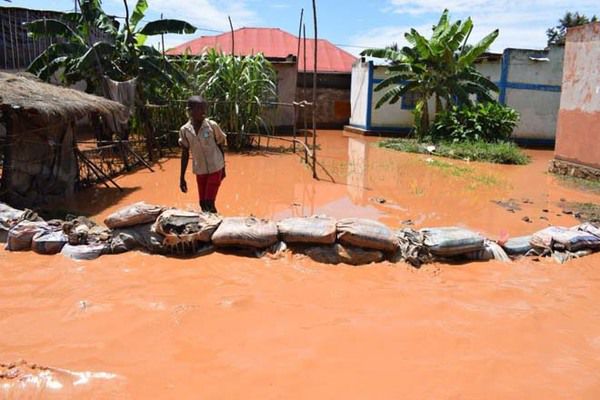 Сильні дощі в Бурунді призвели до загибелі щонайменше 10 осіб. Влада проводить оцінку збитку.