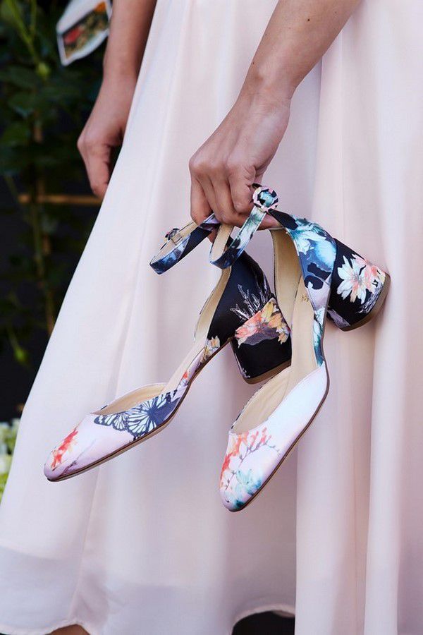 Модне взуття сезону весна-літо 2019: фотопідбірка трендових моделей. Після перегляду останніх модних колекцій весна-літо 2019 сказати, що трендових новинок взуття дуже багато значить, нічого не сказати.