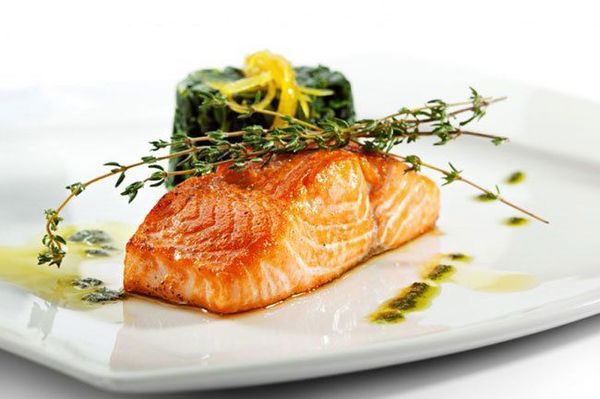 Запечений лосось у медово-гірчичному соусі за двадцять хвилин. Запечене філе лосося - це простий рецепт для вечері чи обіду.