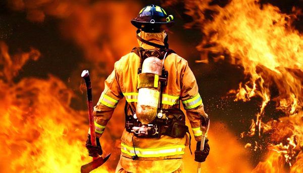 29 січня - День працівників пожежної охорони України. Сьогодні, в День пожежної охорони України прийнято вітати сміливих, сильних пожежників промовами, преміями за відвагу і відмінну служб.