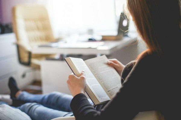 Корисні звички, які виробляються в процесі читання. Читання книг – це не просто захоплюючий і відволікаючий від турбот процес, це ще і дуже продуктивне для роботи вашого мозку заняття.