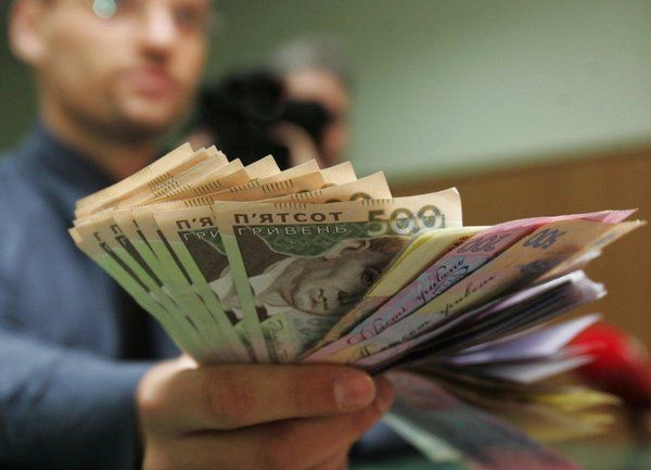 Які зарплати будуть в українців в 2019 році. Українців в 2019 році чекає підвищення зарплат.