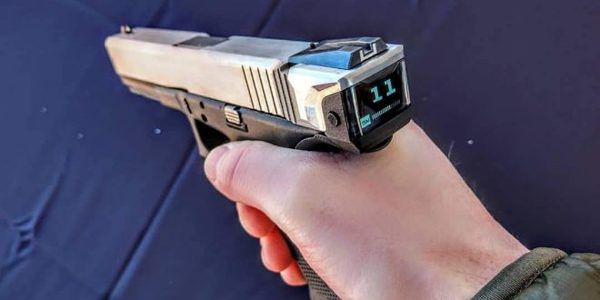 Представлений «розумний» пістолет з дисплеєм та лічильником патронів. Незвичайний пістолет від Radetec може стати міні-революцією в збройовому світі.