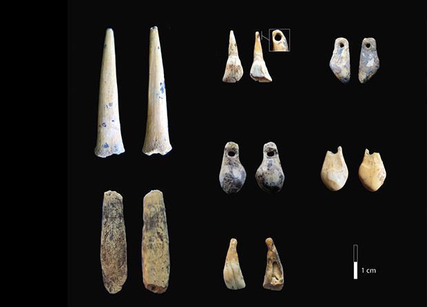 Вчені визначили час заселення Денисової печери. Денисівці населяли печеру понад 200 тисяч років, неандертальці — понад 100 тисяч років.