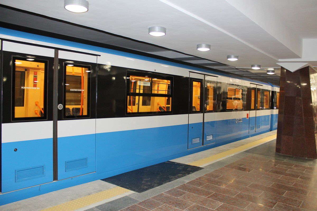 У метро Харкова поїзд зійшов з рейок. В метрополітені також повідомили, що вдалося відновити рух по гілці метро.