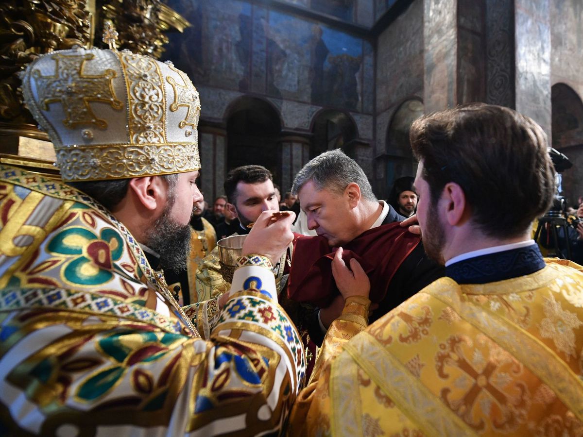 Митрополит Епіфаній офіційно зведений на престол. Предстоятеля ПЦУ привітав президент Петро Порошенко.
